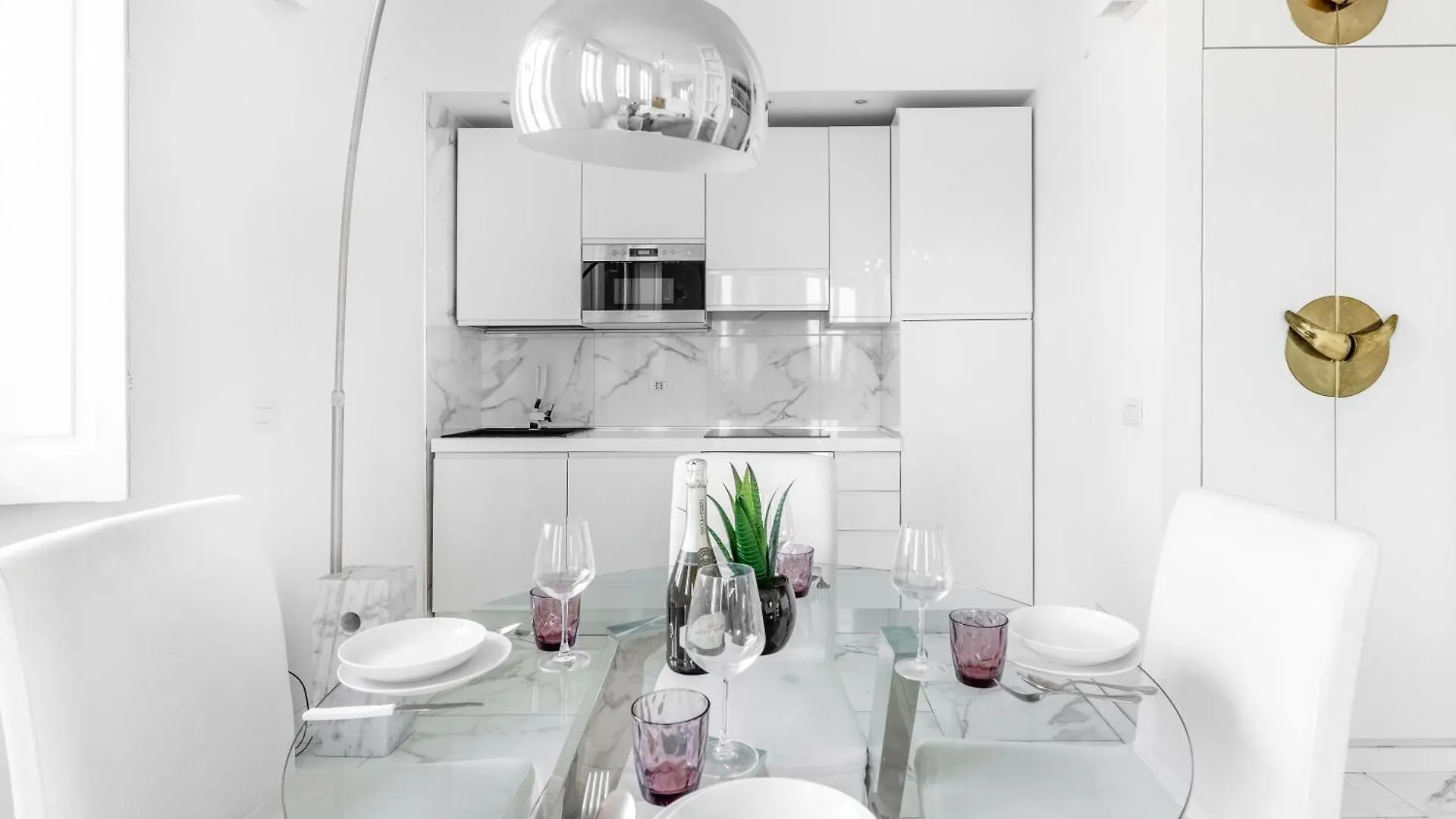 Apartment Ferienwohnung Bre3 -Lodi- Elegant & Private Hot Tub - Mailand