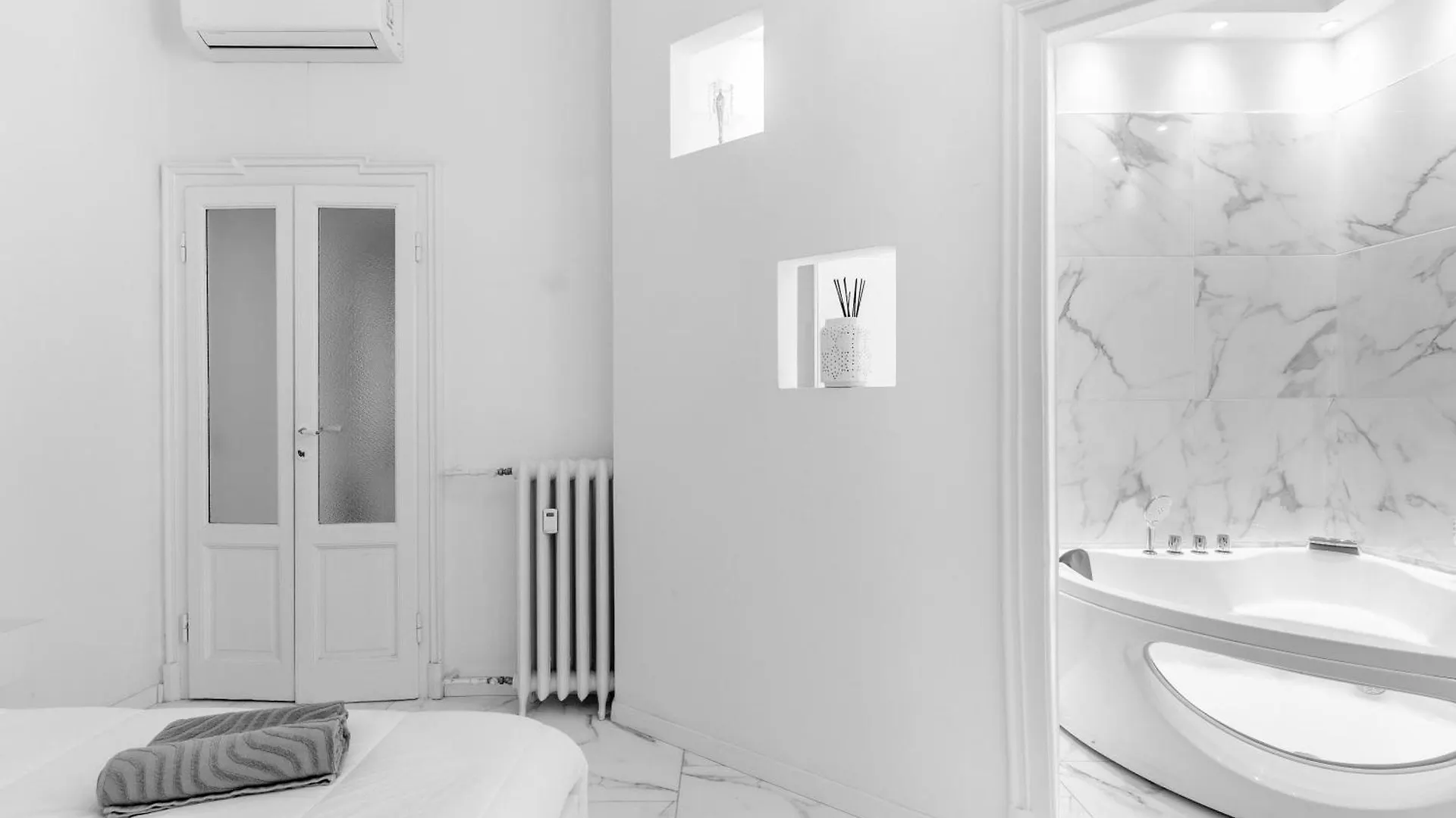 Ferienwohnung Bre3 -Lodi- Elegant & Private Hot Tub - Mailand